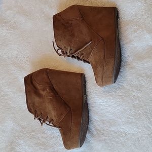 Shi by Journeys Brown Wedge Booties